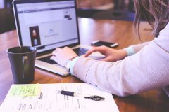 如何修改企業(yè)年度報告中填寫錯誤的信息？